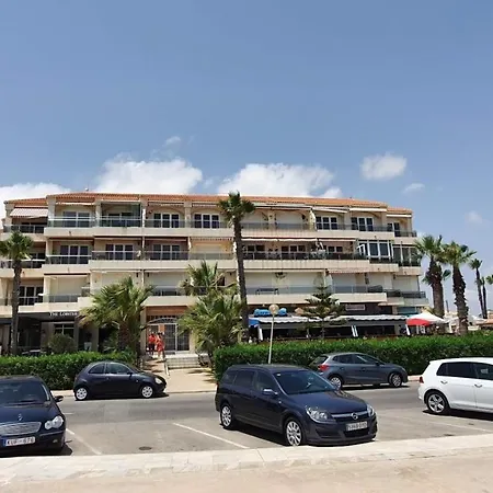 - - - - - Front Line - - - - - Primera Linea - - - - - In Apartmanhotel