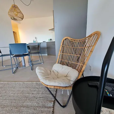 Apartmanhotel - - - - - Front Line - - - - - Primera Linea - - - - - In *