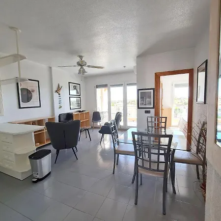 - - - - - Front Line - - - - - Primera Linea - - - - - In Apartmanhotel *