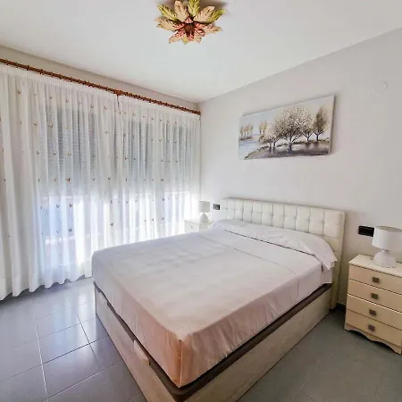 - - - - - Front Line - - - - - Primera Linea - - - - - In Apartmanhotel
