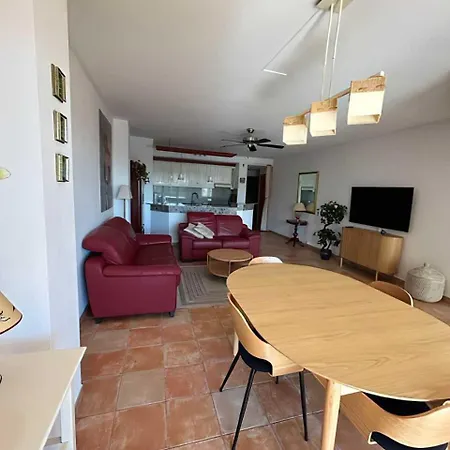- - - - - Front Line - - - - - Primera Linea - - - - - In Apartmanhotel *