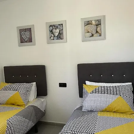 - - - - - Front Line - - - - - Primera Linea - - - - - In Aparthotel