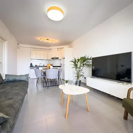 - - - - - Front Line - - - - - Primera Linea - - - - - In Aparthotel Playa Flamenca