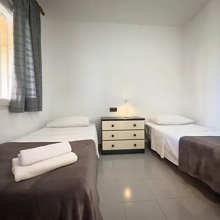 Aparthotel - - - - - Front Line - - - - - Primera Linea - - - - - In